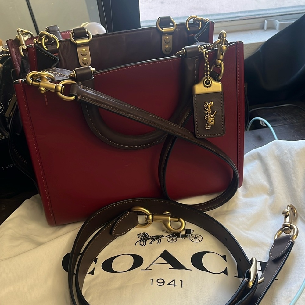 Coach rogue 25 brick red